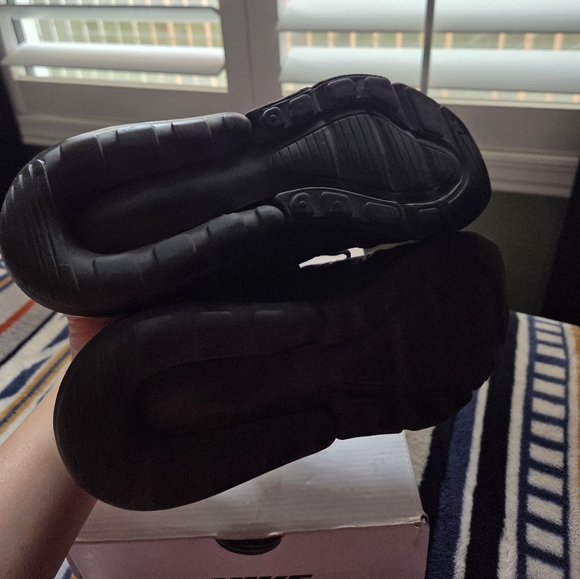 Nike Air Max 270 Black Sneakers - Picture 6 of 11